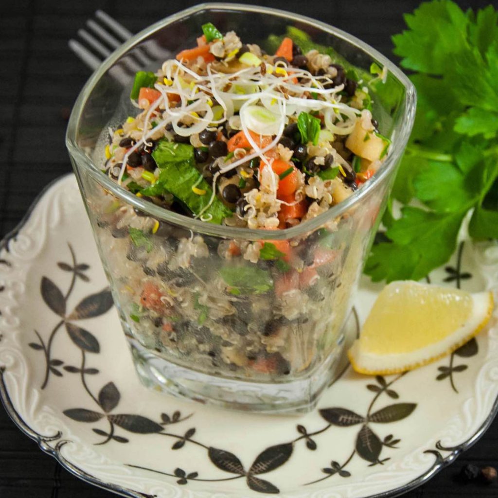 Leichter Quinoa-Linsen-Salat