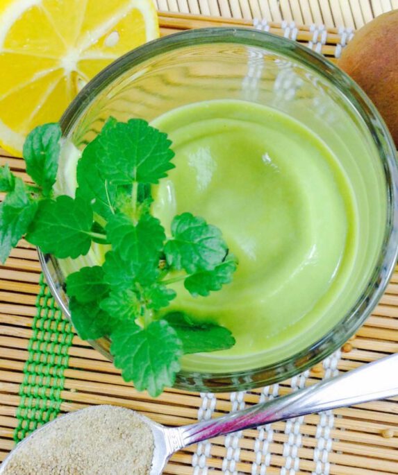 Süße Avocado-Creme mit den fünf Elementen