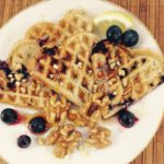 Vegane Blaubeer-Waffeln mit Ahornsirup