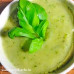 Wärmende Basilikum-Pastinaken-Cremesuppe