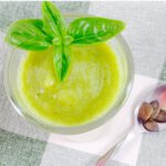 Erfrischende Brokkoli.Zucchini-Suppe