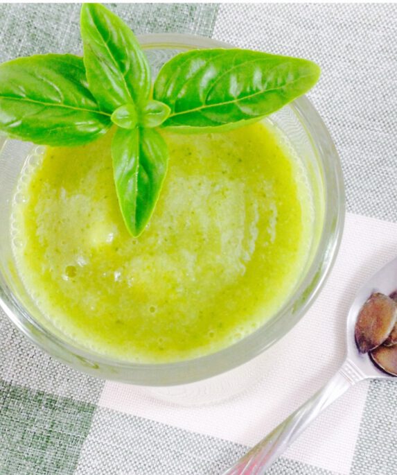 Erfrischende Brokkoli.Zucchini-Suppe