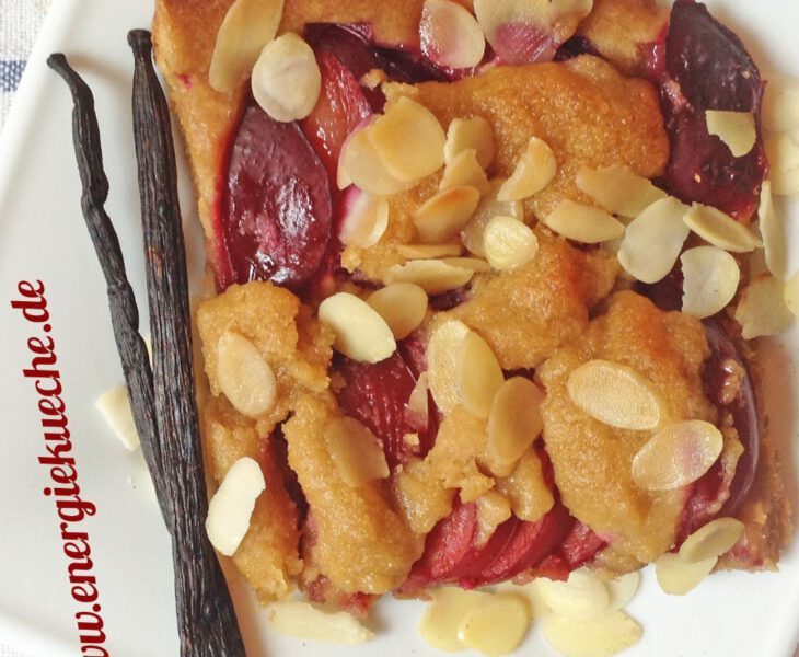 Veganer Blechkuchen mit Pflaumen