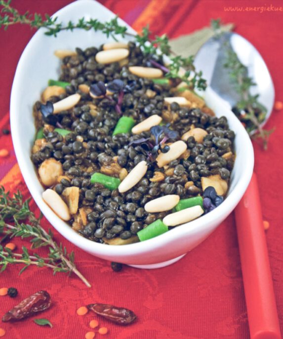 Vegane 5-Elemente-Suppe mit Belugalinsen