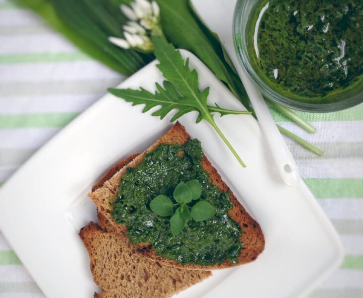 Rezept für würziges Wildkräuter-Pesto